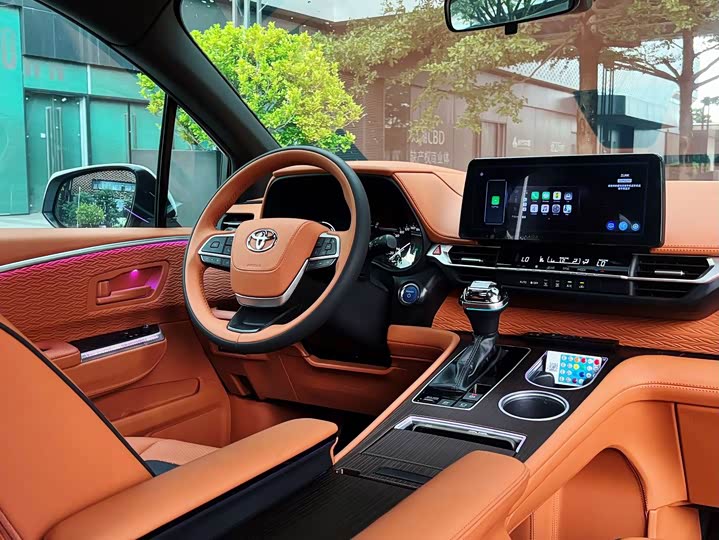 Фото 6 - Toyota Granvia