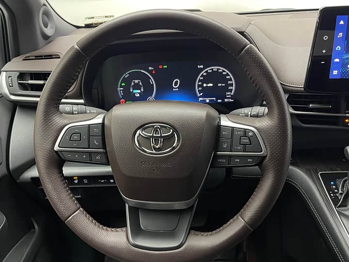 Фото 10 - Toyota Sienna