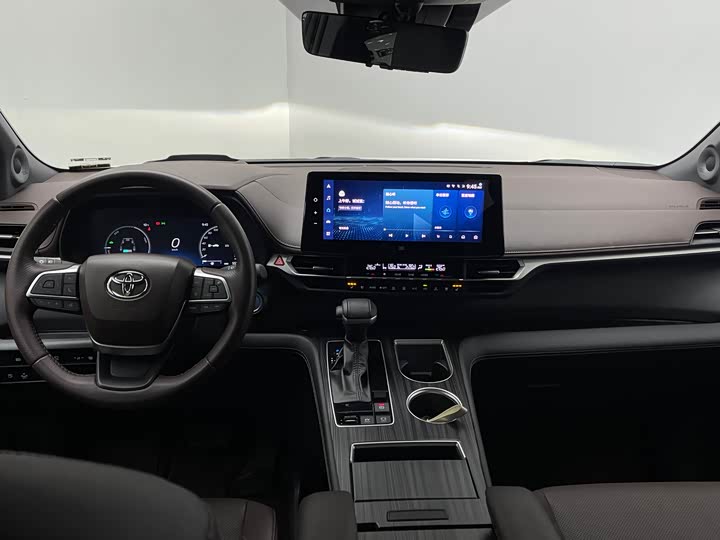 Фото 11 - Toyota Sienna