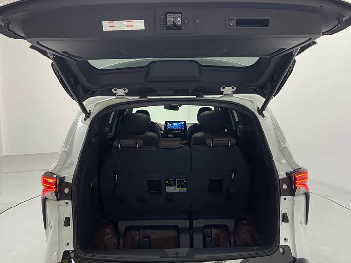 Фото 15 - Toyota Sienna