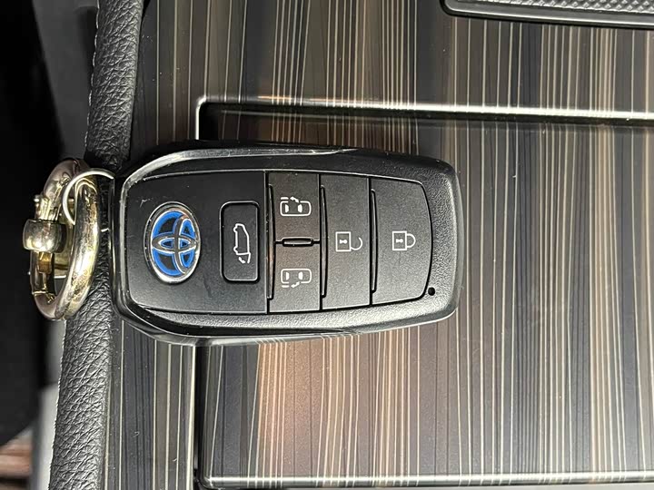 Фото 19 - Toyota Sienna