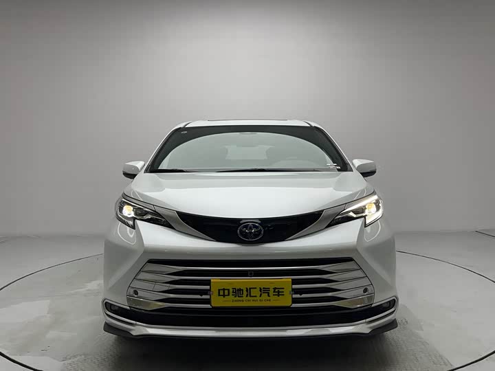 Фото 2 - Toyota Sienna