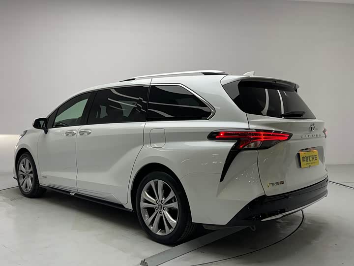 Фото 21 - Toyota Sienna