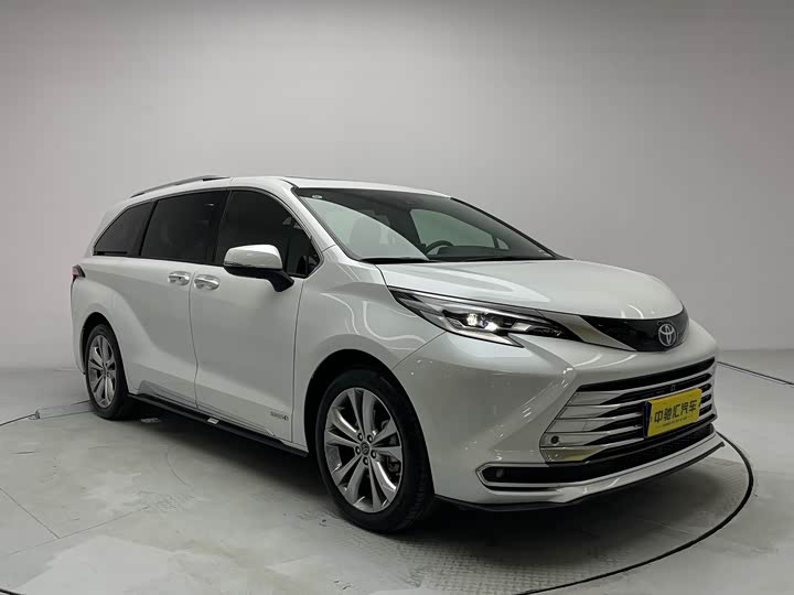 Фото 3 - Toyota Sienna