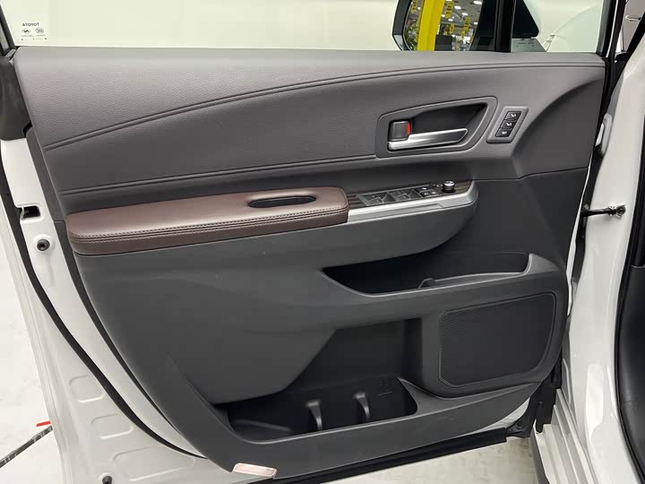 Фото 7 - Toyota Sienna