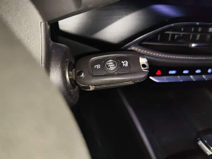 Фото 12 - Buick Verano