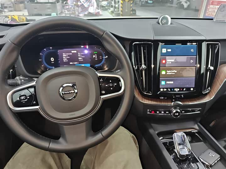 Фото 10 - Volvo XC60 Hybrid