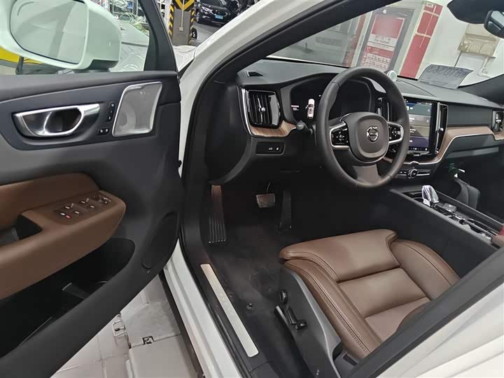 Фото 16 - Volvo XC60 Hybrid