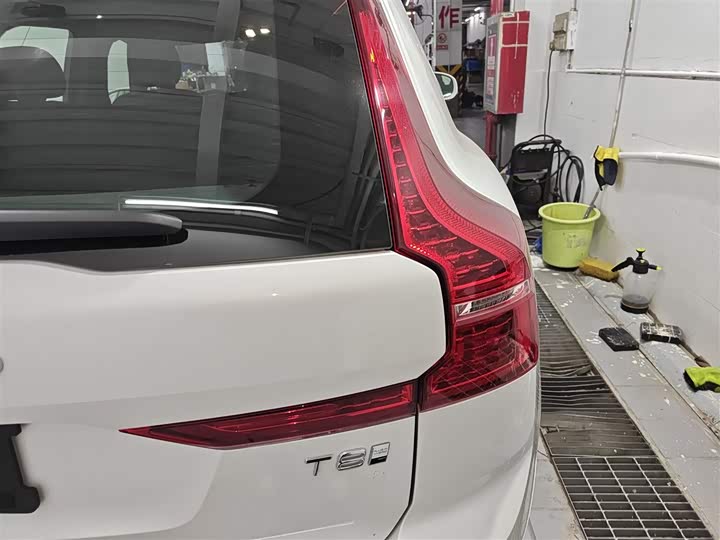 Фото 8 - Volvo XC60 Hybrid