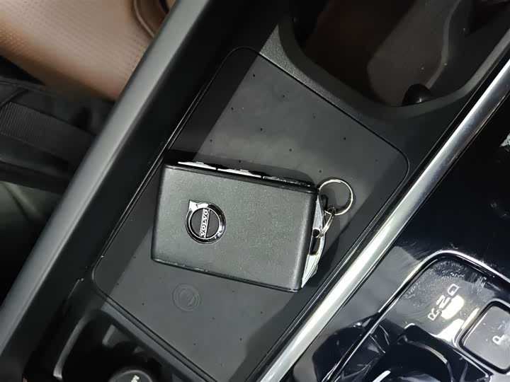 Фото 9 - Volvo XC60 Hybrid