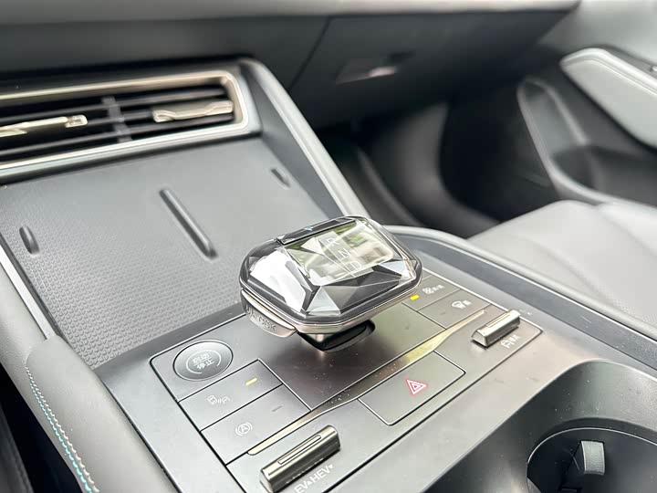 Фото 15 - BYD Qin L