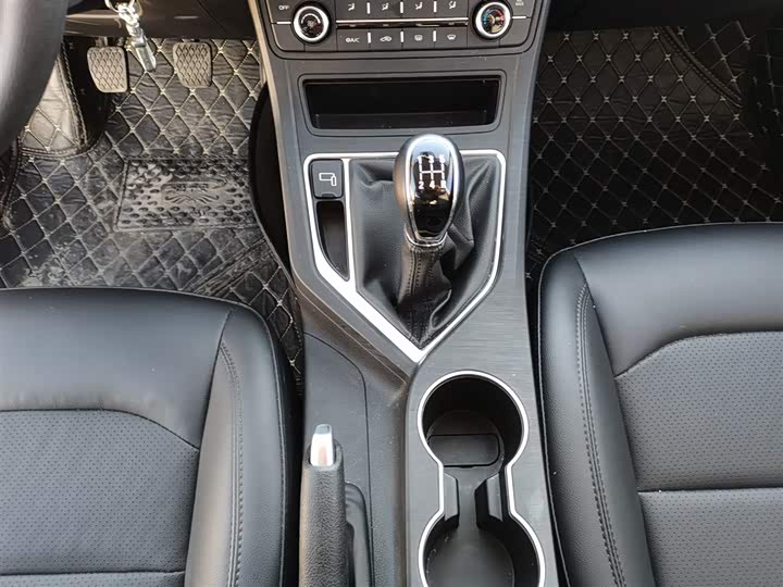 Фото 14 - Geely Vision