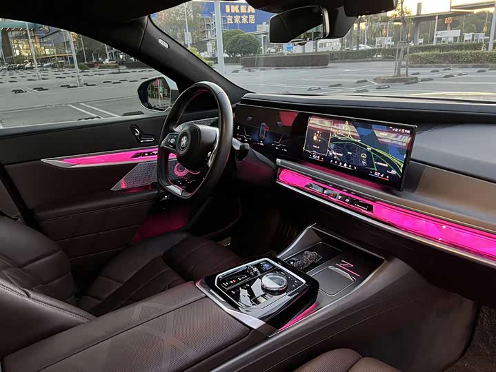 Фото 12 - BMW i7