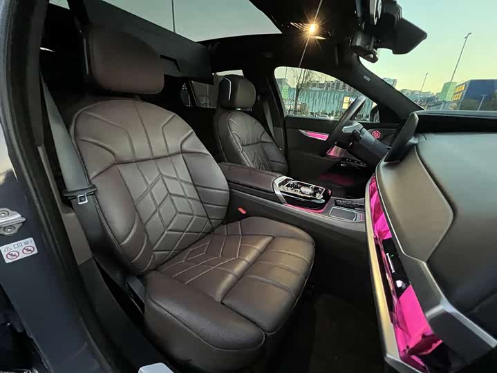 Фото 14 - BMW i7