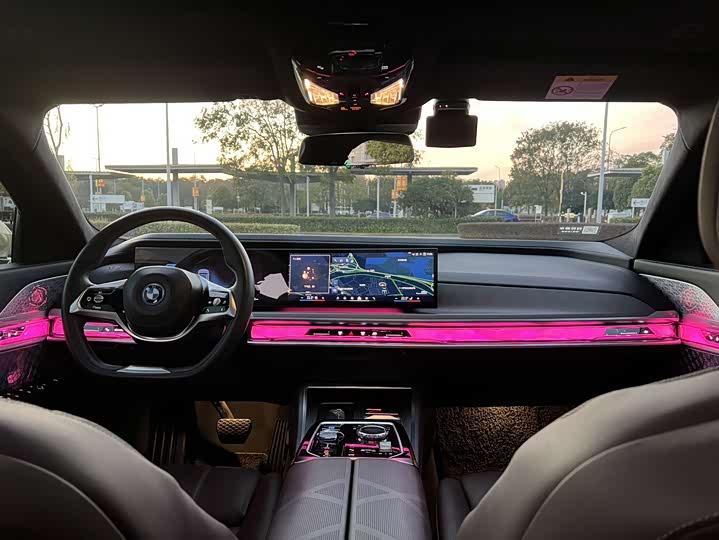 Фото 17 - BMW i7