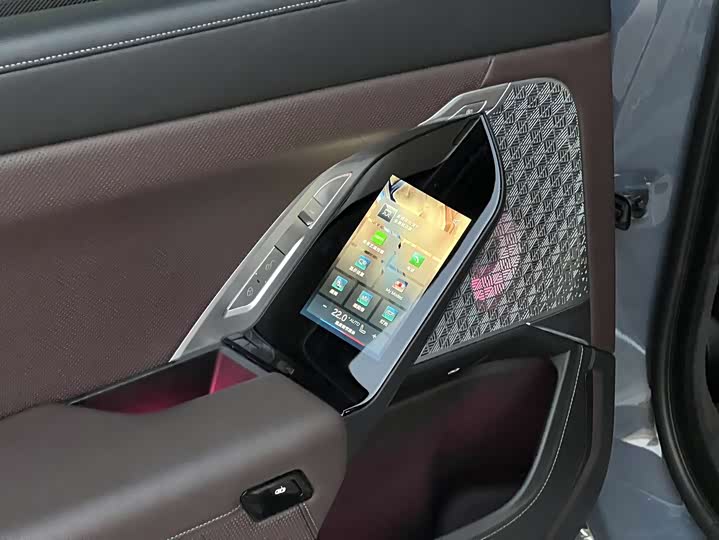 Фото 18 - BMW i7