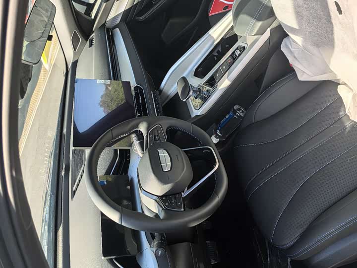 Photo 5 - Geely Preface