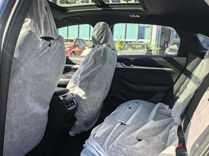 Photo 7 - Geely Preface