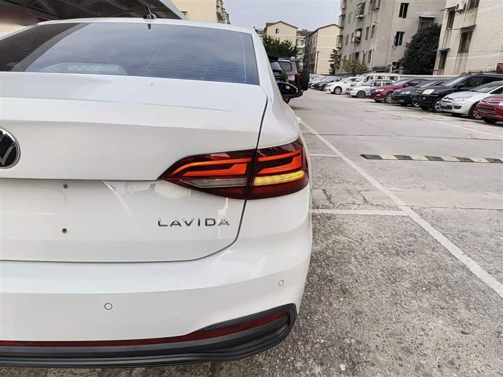 Фото 8 - Volkswagen Lavida