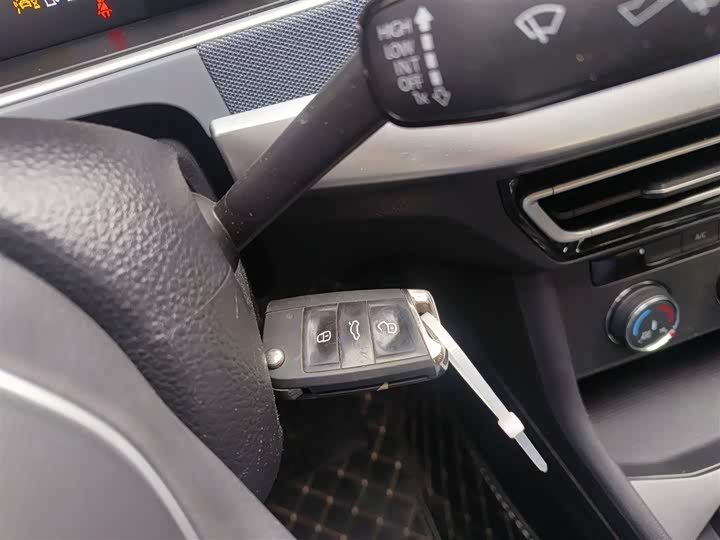 Фото 9 - Volkswagen Lavida