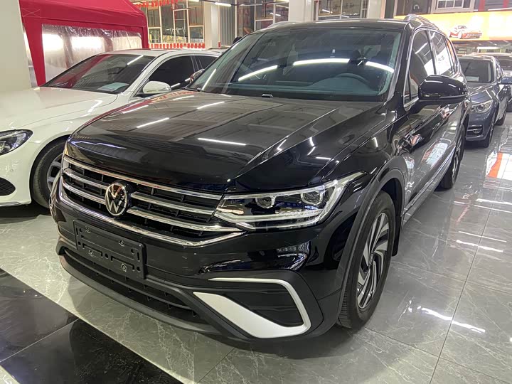 Фото 1 - Volkswagen Tiguan L Pro