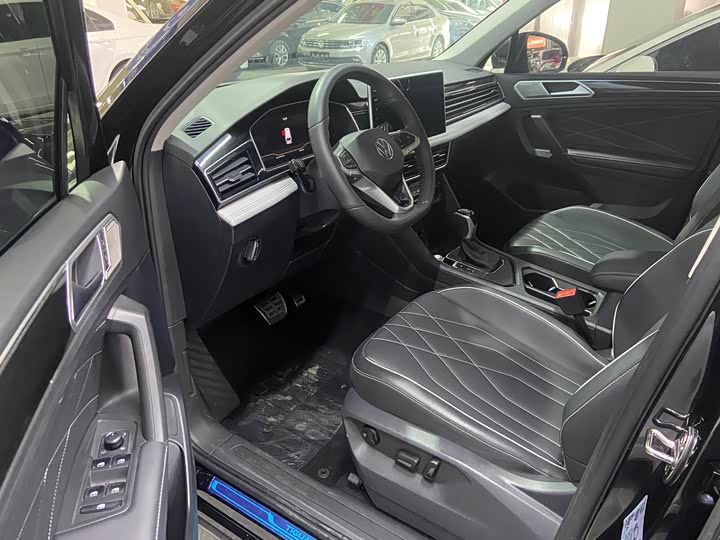 Фото 7 - Volkswagen Tiguan L Pro