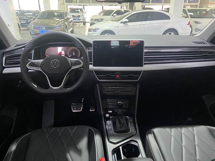 Фото 9 - Volkswagen Tiguan L Pro