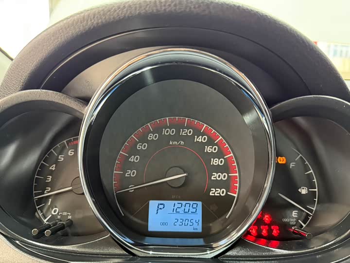 Фото 10 - Toyota Vios