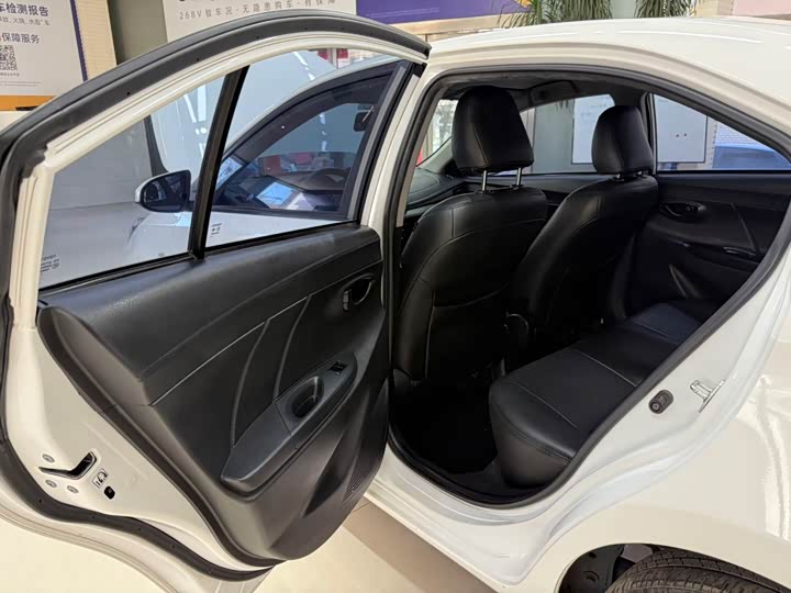 Фото 16 - Toyota Vios