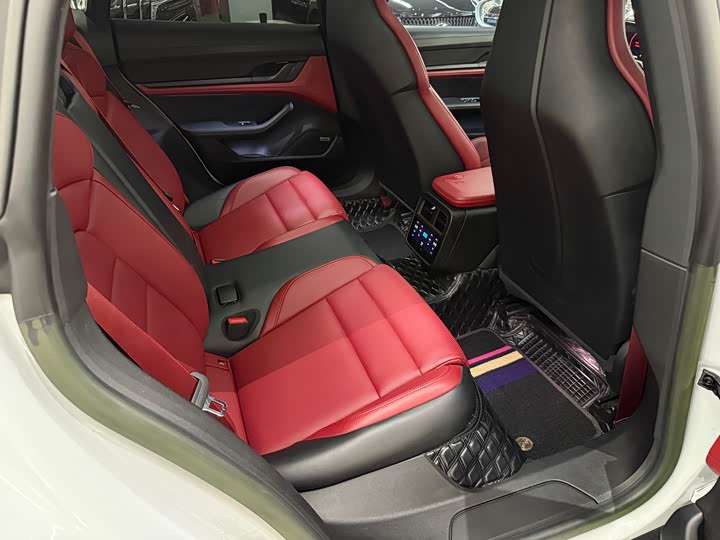 Фото 12 - Porsche Taycan