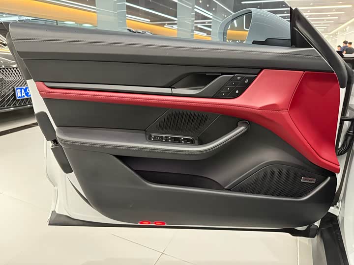 Фото 13 - Porsche Taycan