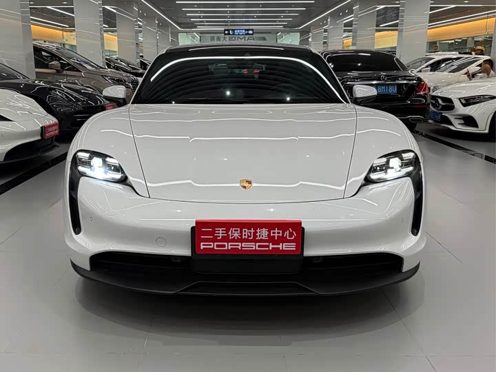 Фото 2 - Porsche Taycan