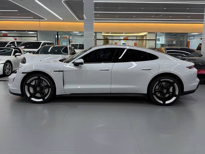 Фото 7 - Porsche Taycan