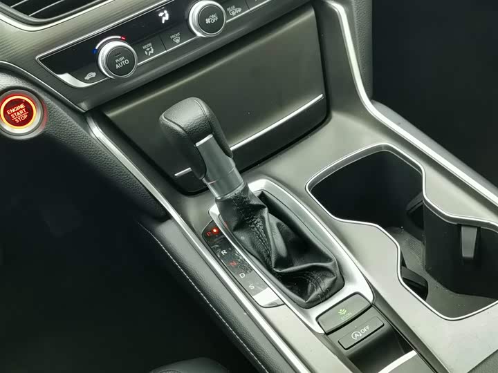 Фото 15 - Honda Accord