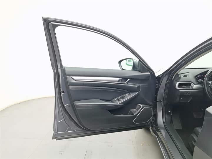 Фото 16 - Honda Accord