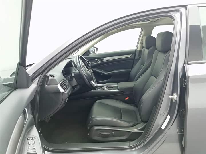 Фото 9 - Honda Accord