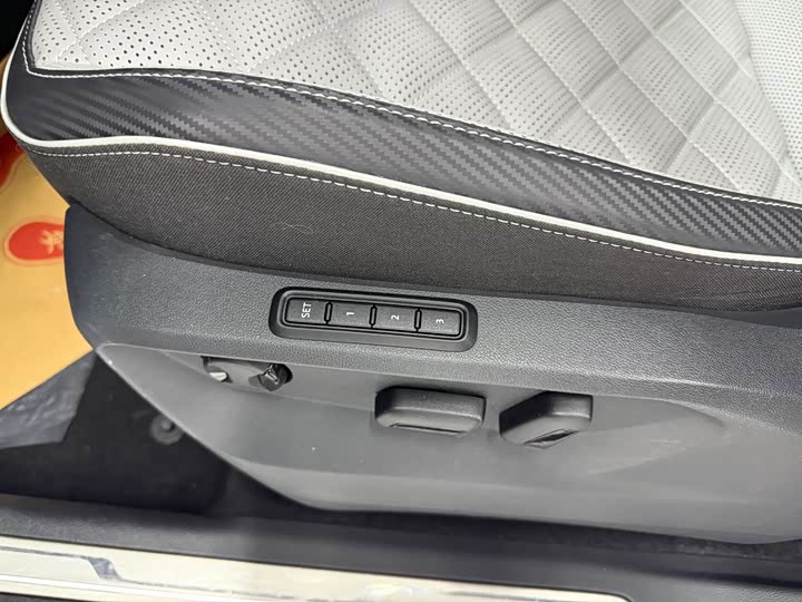 Фото 14 - Volkswagen Tayron X