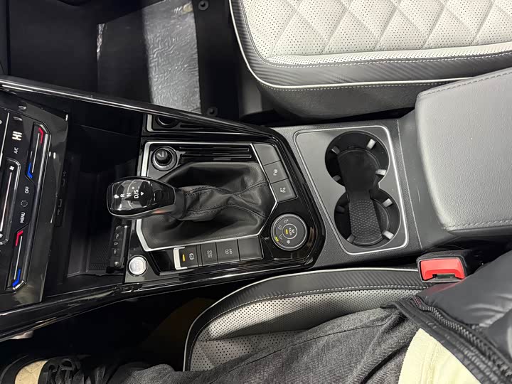 Фото 17 - Volkswagen Tayron X