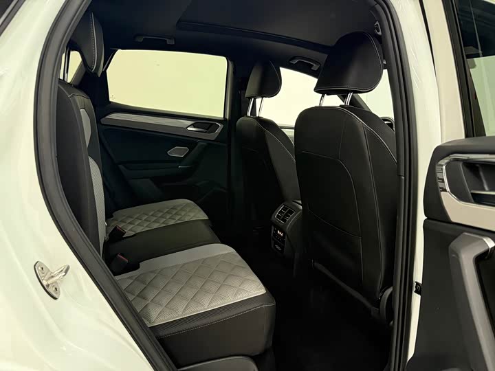 Фото 21 - Volkswagen Tayron X