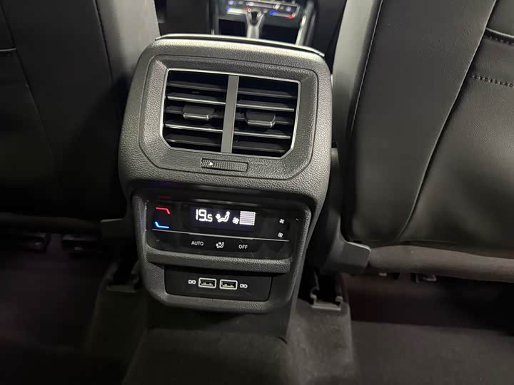 Фото 23 - Volkswagen Tayron X