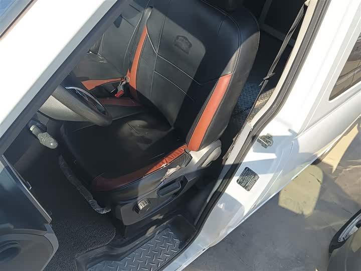 Фото 15 - Maxus V80