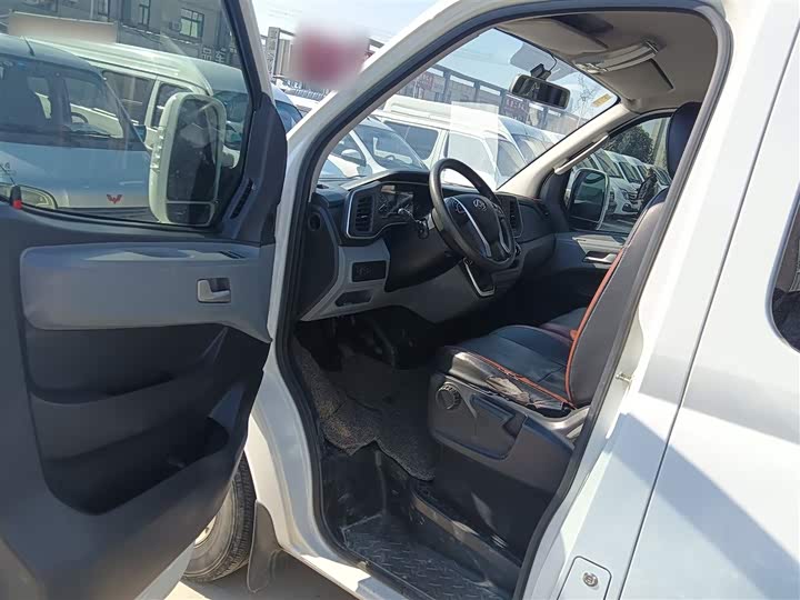 Фото 16 - Maxus V80