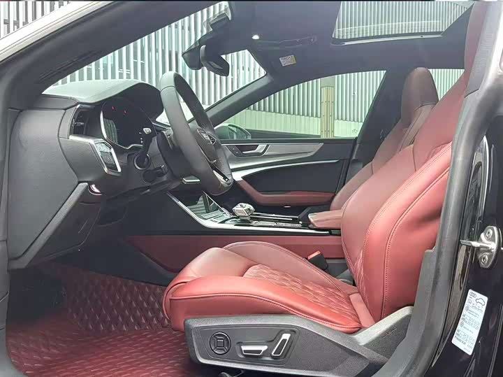 Фото 8 - Audi A7L