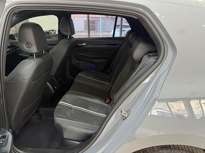 Фото 18 - Volkswagen Golf