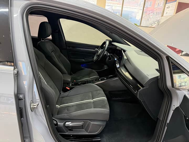 Фото 21 - Volkswagen Golf