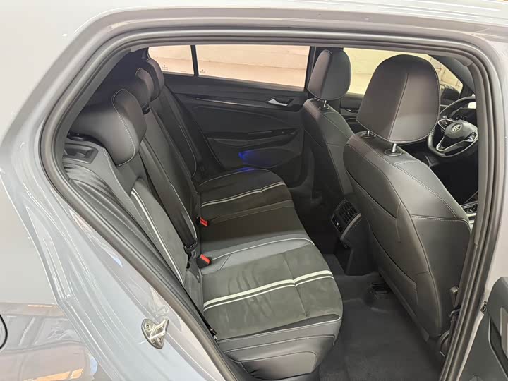 Фото 22 - Volkswagen Golf