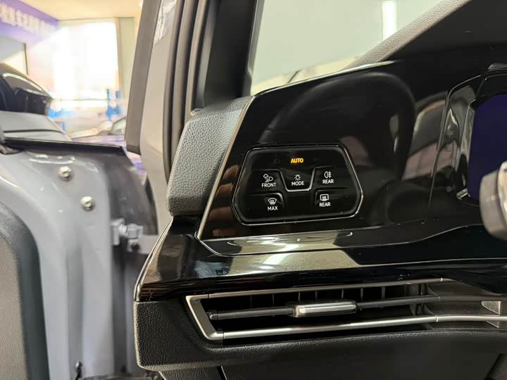 Фото 9 - Volkswagen Golf