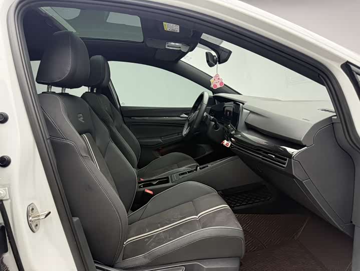 Фото 11 - Volkswagen Golf