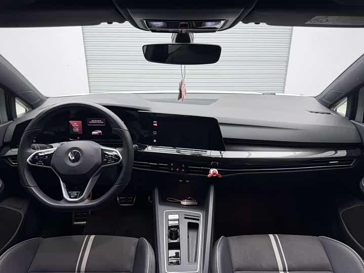 Фото 14 - Volkswagen Golf