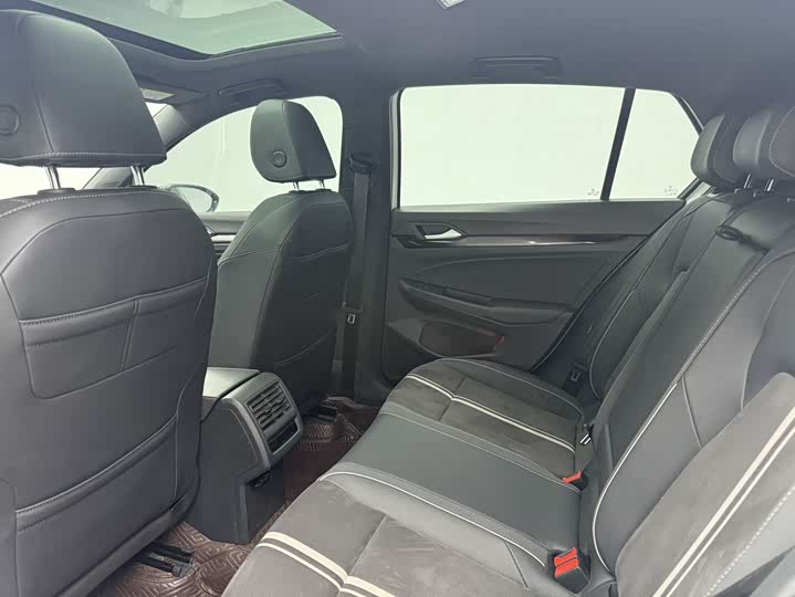 Фото 8 - Volkswagen Golf